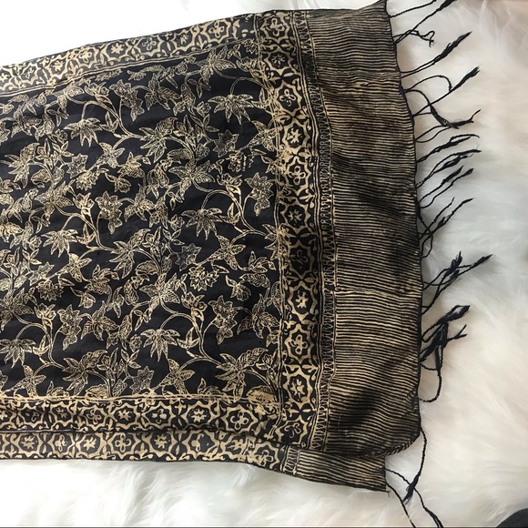 BLACK AND GOLD FRINGED SCARF - Picture 1 of 6